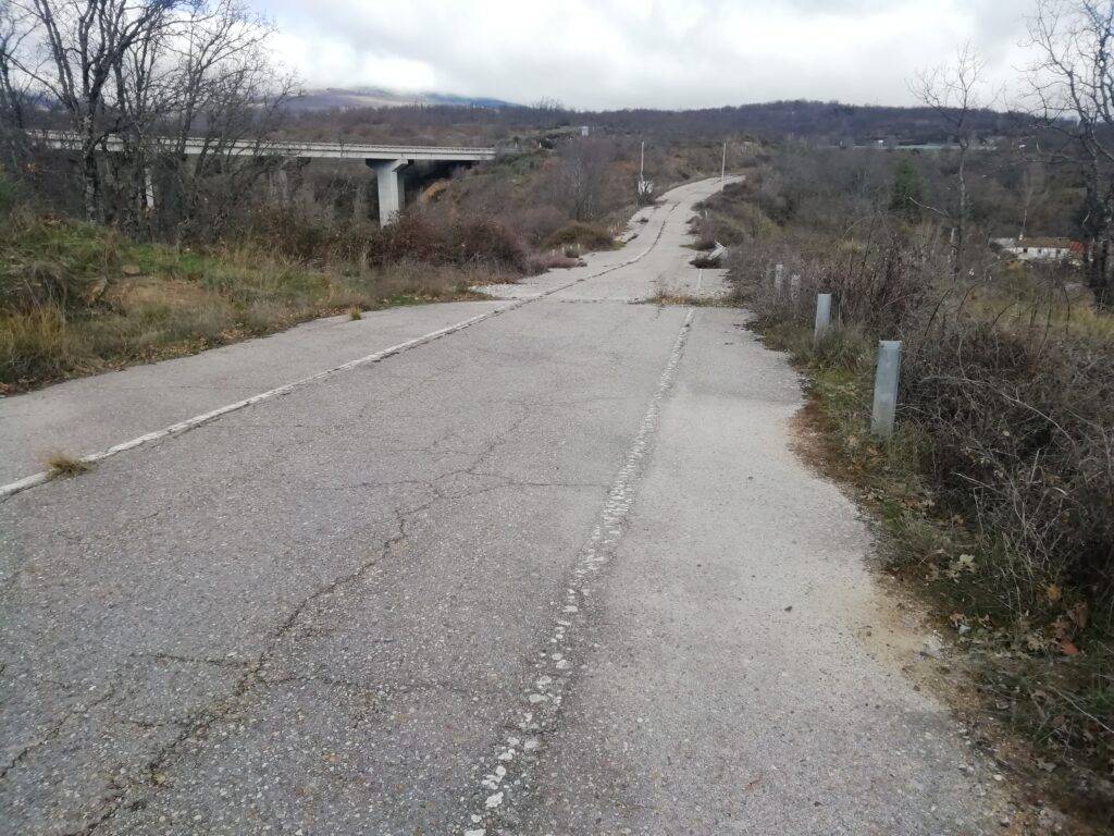 Carretera N-1 abandonada