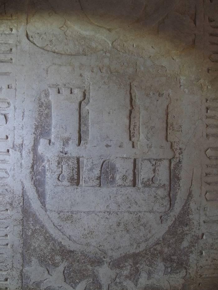Escudo lápida con forma de castillo