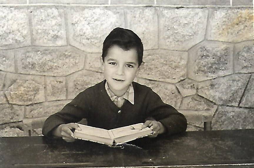 Félix Bermejo Uceda en la escuela de Horcajo de la Sierra alrededor de 1959