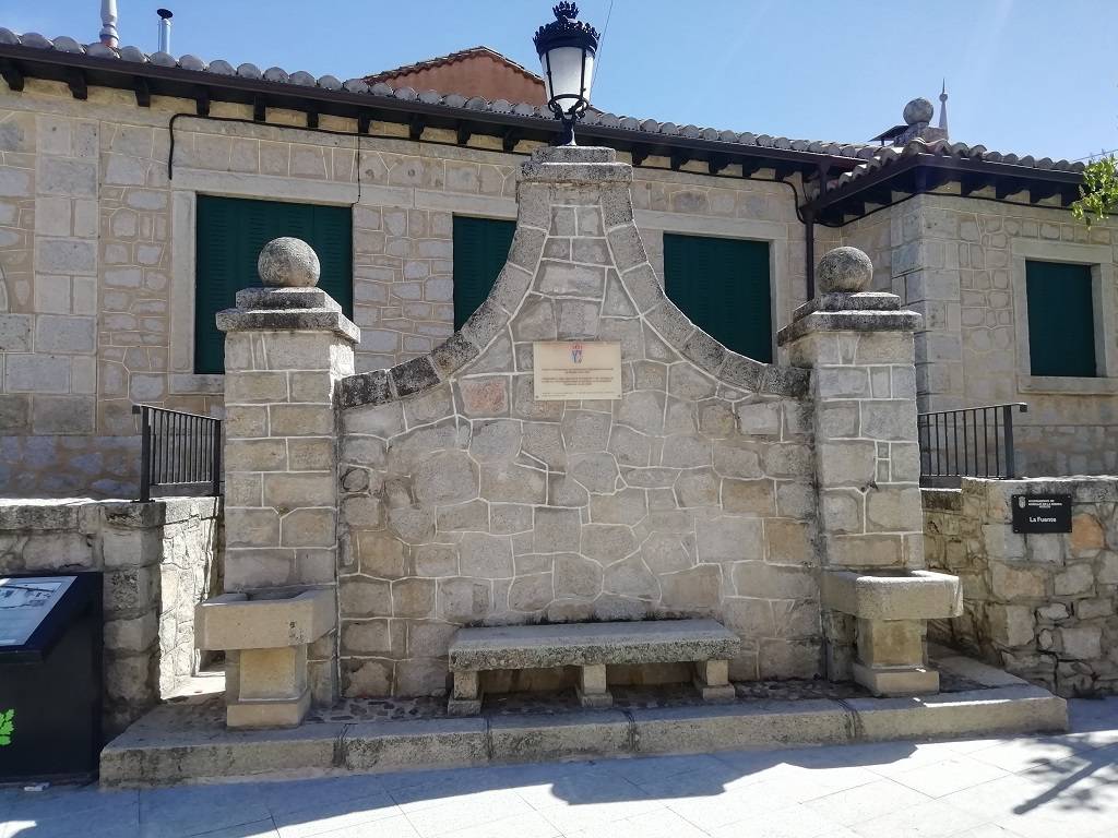 Fuente doble caño en Horcajo