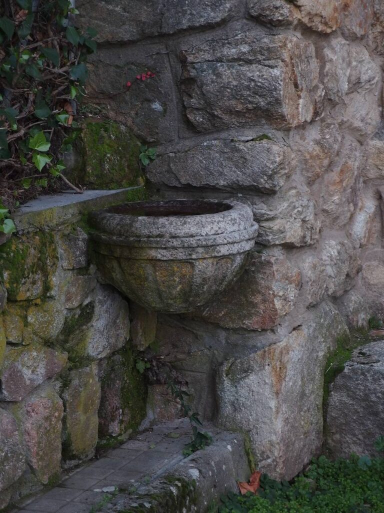 Pila de la antigua Ermita de Horcajo de la Sierra, en Aoslos