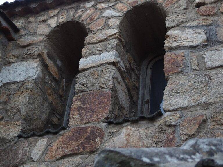 iglesia aoslos ventana