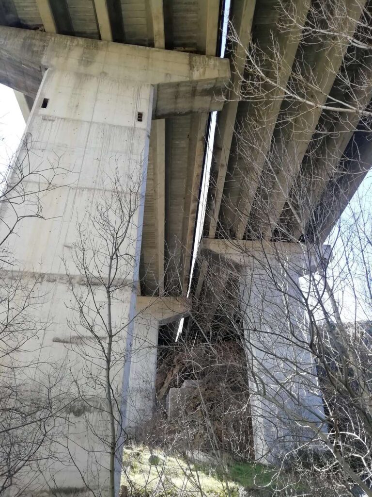 Puente de la A1 sobre el río Madarquillos