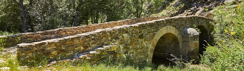 El puente antiguo de Horcajo de la Sierra-Aoslos