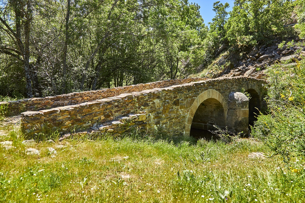 El puente antiguo de Horcajo de la Sierra-Aoslos